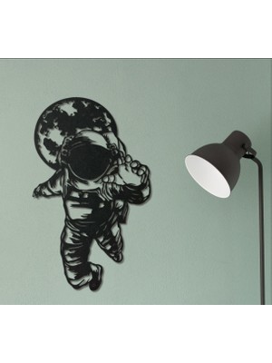 Astronot Metal Duvar Dekoru | Uzay Temalı Modern Siyah Metal Duvar Süsü