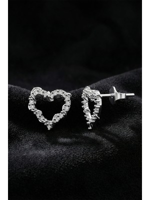 Roza Silver 925 Ayar Gümüş Rodyum Kaplama Zirkon Taşlı Sarmaşık Detaylı Kalp Çivili Küpe