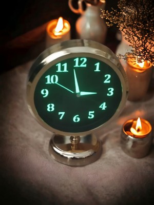 PremiumPort Parlayan Gold Metal Masa Saati, Ofis ve Salon Için Şık Tasarım