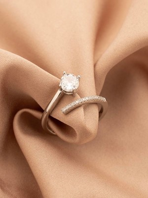 Xuping ÇAPRAZ TASARIM ZİRKON TAŞLI GÜMÜŞ RENK ÇELİK YÜZÜK