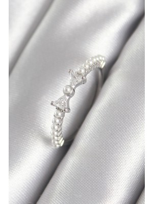 Eco Lounge Pirinç Gümüş Renk Zirkon Taşlı Kurdele Model Inci Detay Kadın Yüzük