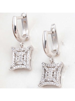 Fumeyabi Gümüş Kare Zirkon Taşlı Kadın Küpe