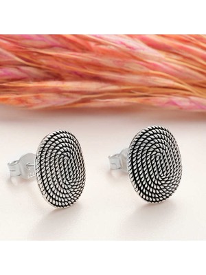 Fumeyabi Gümüş Oval Çivili Kadın Küpe