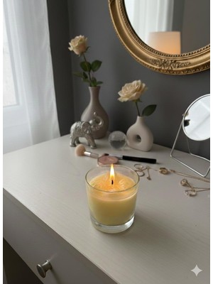 MumKusag Deniz Kabukları Süslemeli Sarı Mum