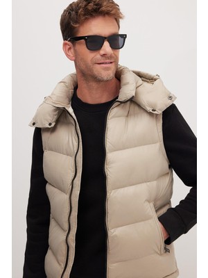 Tudors Erkek Standart Fit Normal Kesim Sıfır Kol Çift Cepli Fermuarlı sıcak Tutan Koyu Bej Şişme Yelek