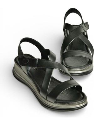 Fox Shoes Y555420203 Siyah Hakiki Deri Kadın Sandalet