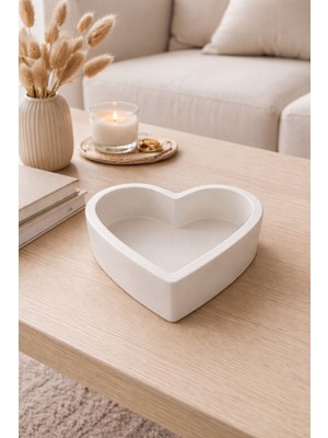 Akanart Dekoratif Kalp Formlu Kase – Minimal Tasarım (El Yapımı)