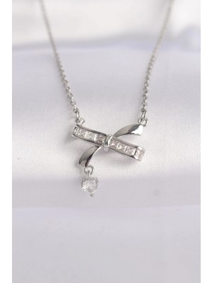 VeraGlobe Buğz 316L Çelik Zincir Gümüş Renk Zirkon Taşlı Kalp Detay Fiyonk Kolye