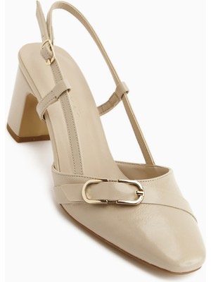 Limoya Judy Bej Metal Tokalı Küt Burun Topuklu Kadın Ayakkabı