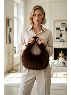 Benerly Kadın Suni Kürk Peluş El ve Omuz Çantası Düz Desen Örme Kumaş Yapısı Kışlık Kullanım Rahat