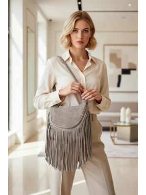 Benerly Kadın Püskül Detaylı Omuz Çantası Fermuar Kapatmalı Astarlı Iç Bölmeli Tek Askılı Yarım Ay Formlu