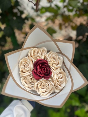 Kashpanya Solmayan Krem Bordo Gül Buketi