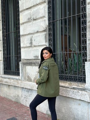 Trend Esinty Kadın Kapüşonlu Penye Yelekli Cepli Arma Detaylı Gabardin Ceket