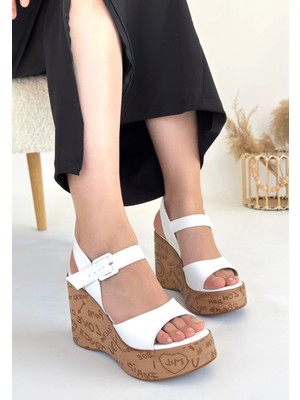 Erbilden Riboy Bej Cilt Dolgu Topuk Sandalet