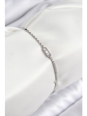 Karahanbey Pirinç Zirkon Taşlı Dikdörtgen Model Ezme Zincir Gümüş Renk Kadın Bileklik - Lisinya