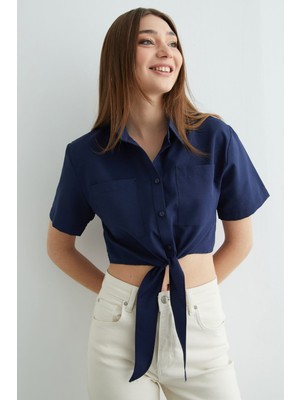 FullaModa Önü Bağlamalı Çift Cepli Crop Gömlek