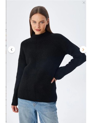 Siyah Triko Kazak Dik Yaka Kadın