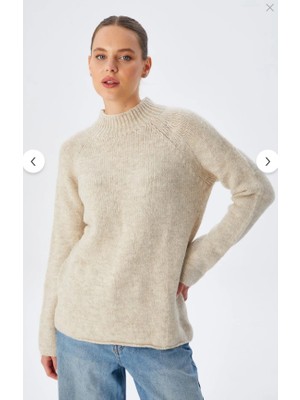 Siyah Triko Kazak Dik Yaka Kadın