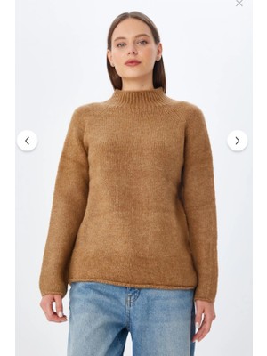 Siyah Triko Kazak Dik Yaka Kadın