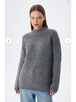 Siyah Triko Kazak Dik Yaka Kadın