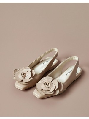 Emienza Fantastik 1.sınıf Vegan Deri Çiçek ve Dekolte Detaylı Bayan Babet