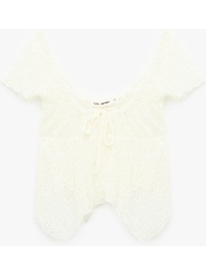 Koton Bağcık Detaylı Asimetrik U Yaka Kısa Kollu Dantel Bluz