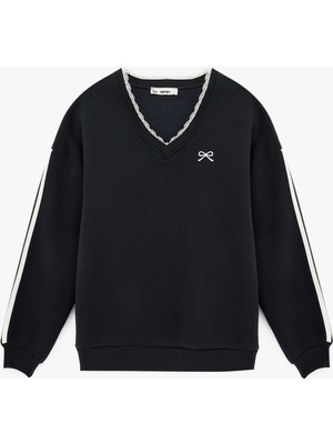 Koton Şardonlu Fiyonklu Dantel Detaylı V Yaka Uzun Kollu Oversize Sweatshirt
