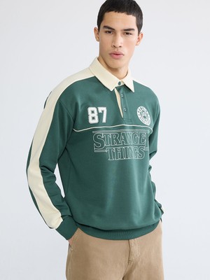 Lcw Yeşil Polo Yaka Stranger Things Baskılı Erkek Kalın Sweatshirt
