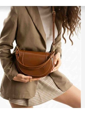 Taba Kadın El ve Omuz Çantası - Gold Detayli Ayarlanabilir Askılı Kapaklı Yarım Ay Çanta