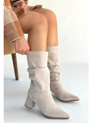 End Black Store Titen Bej Süet Körüklü Topuklu Çizme