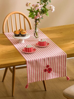 PremiumPort Kırmızı Çiçek Nakışlı Runner 45X150 Cm, Şık ve Renkli Dekorasyon Ögesi