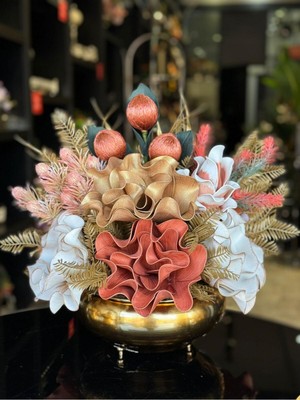 PremiumPort Yapay Çiçekli Gold Yassı Vazo No:18, Şık ve Modern Dekorasyon Aksesuarı