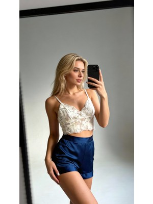 Gece İncisi Askılı Dantel Büstiyerli Saten Şortlu Takım