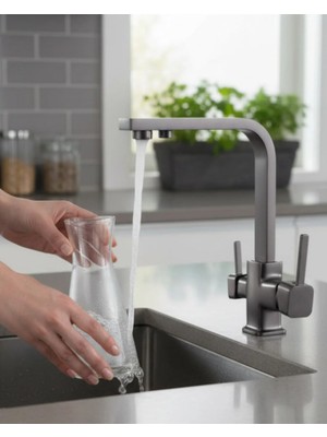 İsaoğlu Yapı Antrasit Arıtmalı Mutfak Bataryası Kare Modern Tasarım Antrasit Gri Arıtıcılı Mutfak Armatürü