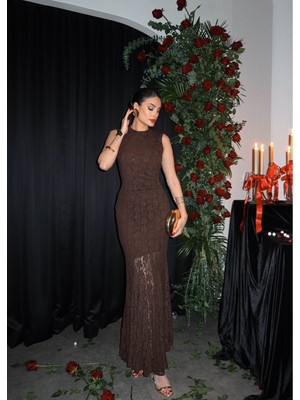 Esra Helvacı Dantelli Sıfır Kol Yan Büzgü Uzun Elbise