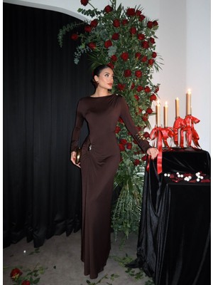 Esra Helvacı Toka Detaylı Büzgülü Uzun Elbise