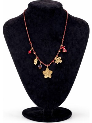 Pangu Kırmızı Ipli Çiçek Figürlü Charm Detaylı Kolye