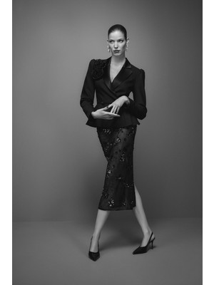 Mert Aslan Boncuk İşlemeli Etek