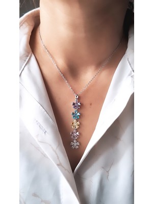 Serenity Renkli Zirkon Taşlı Beş Çiçekli Çelik Kolye