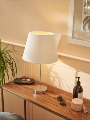 PremiumPort Şık Krom Ayaklı Beyaz Konik Abajur ile Modern Gece Lambası