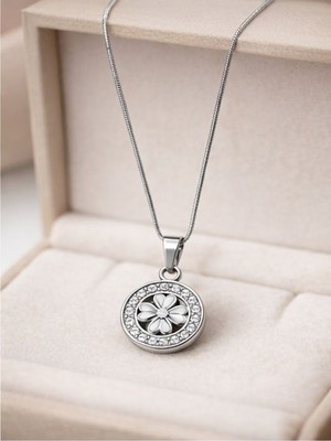 Ekonomik Sepeti Papatya Desenli Çelik Kolye