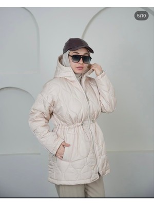 Vokalis Kadın Kapüşonlu Kol Detayı Fermuarlı Beli Lastikli Kapitone Mont