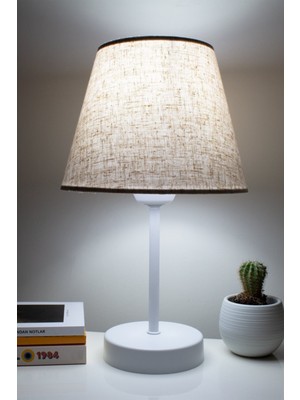 PremiumPort Modern Beyaz Ayaklı Abajur, Şık ve Fonksiyonel Yatak Odası Aydınlatması