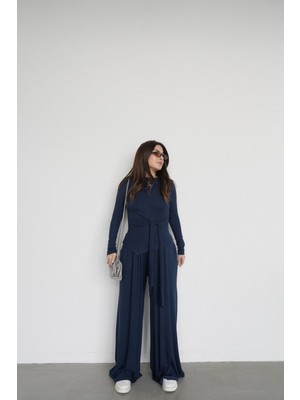 Özge Özgenç Kayık Yaka Önden Bağlamalı Bluz Eşofman Takım