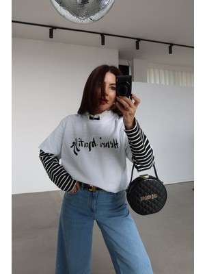 Özge Özgenç Yazı Baskılı Oversize Tshirt
