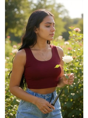 SHN Kadın Bordo Kare Yaka Crop Top Bluz – Şık, Rahat ve Kolay Kombinlenebilir