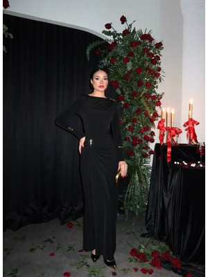 Esra Helvacı Toka Detaylı Büzgülü Uzun Elbise