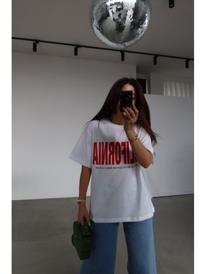 Özge Özgenç California Baskılı Tshirt