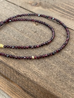 Aida Jewelss 14 Ayar Altın Dorika Detaylı Doğal Granat Taşlı Zarif Altın Kolye