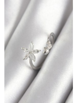 Aspata Store Buğz Pirinç Gümüş Renk Zirkon Taşlı Çiçek Model Kalp Detay Kadın Yüzük